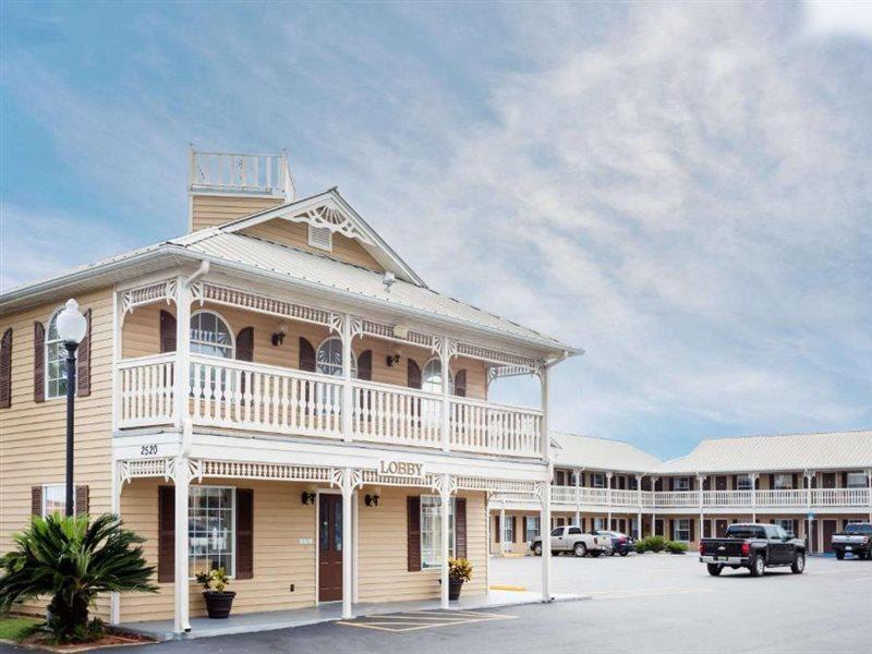 Super 8 By Wyndham Foley Motel Exterior photo