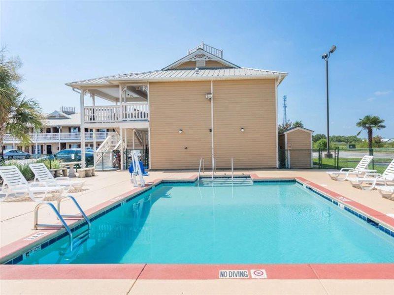 Super 8 By Wyndham Foley Motel Exterior photo