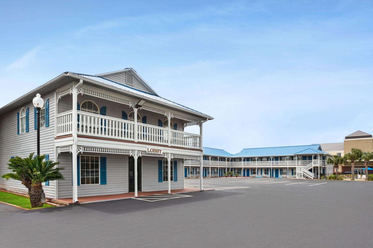 Super 8 By Wyndham Foley Motel Exterior photo