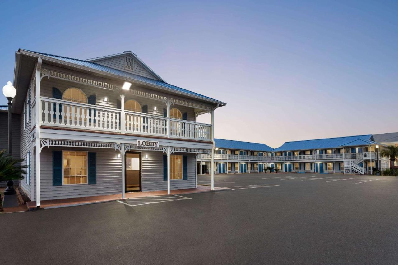 Super 8 By Wyndham Foley Motel Exterior photo