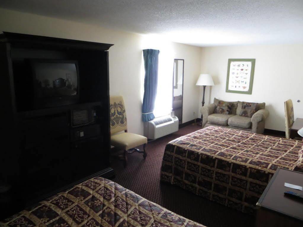 Super 8 By Wyndham Foley Motel Exterior photo