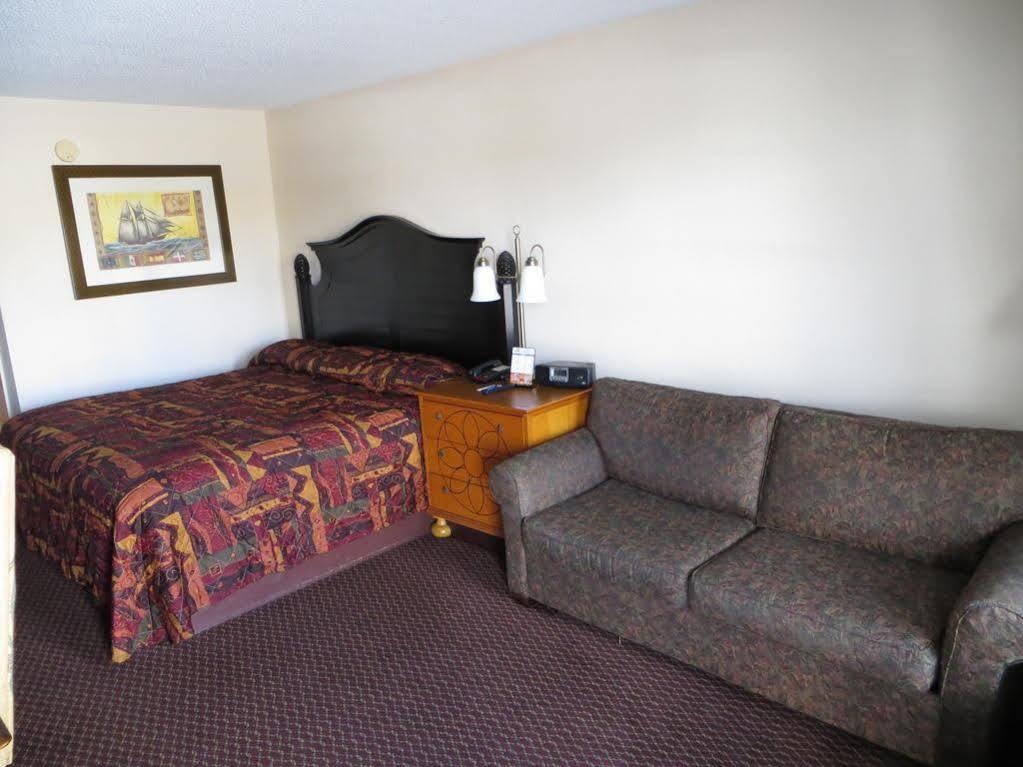 Super 8 By Wyndham Foley Motel Exterior photo