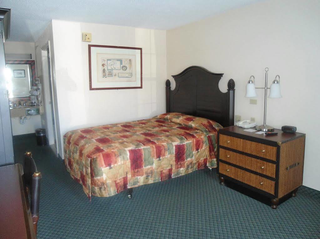 Super 8 By Wyndham Foley Motel Exterior photo